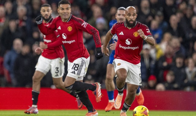 离谱！埃弗顿主力伤退+内讧染红 曼联80分钟多打1人仍输球