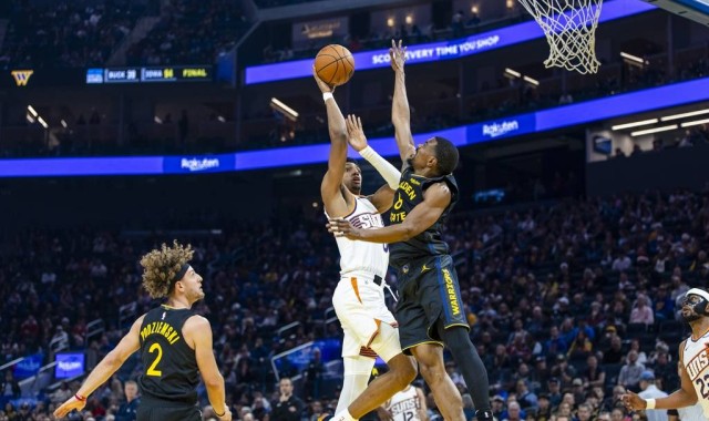 库里28+9+6追梦推人+挑衅裁判被驱逐 勇士险胜太阳