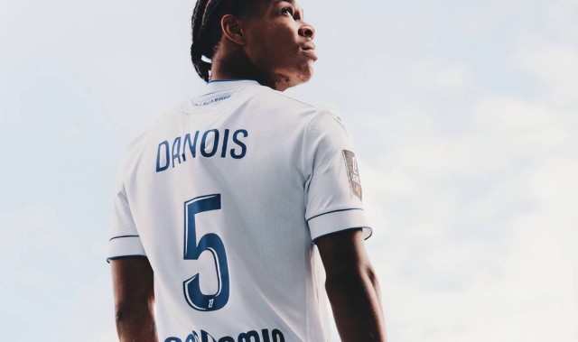 21岁法甲中场天才横空出世，6大欧洲豪强疯抢，1100万欧报价遭拒