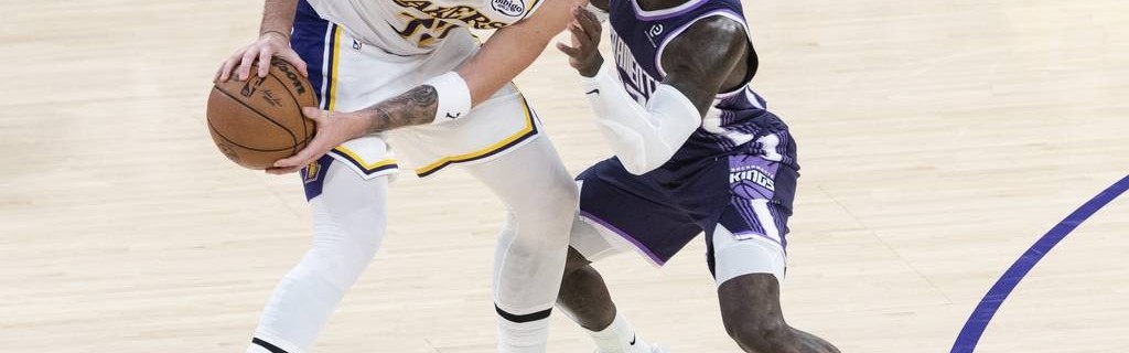 曝施罗德在走廊里蹲守东契奇 试图挥拳击打对方