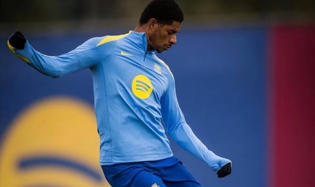 9球9助攻！拉什福德半程最佳引援，曼联太子为啥在巴萨打不上首发了