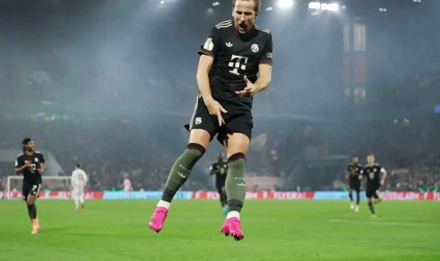 4-1！3-0！足坛一夜综述，拜仁13连胜狂飙，大巴黎翻车，穆里尼奥挺进4强