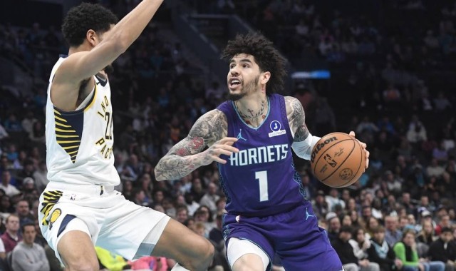 西亚卡姆30+14鲍尔空砍33分 步行者险胜黄蜂