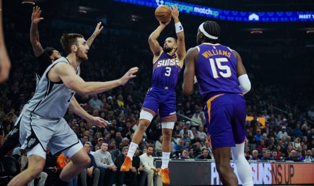 布克24+5+7布鲁克斯25分 太阳擒马刺3连胜