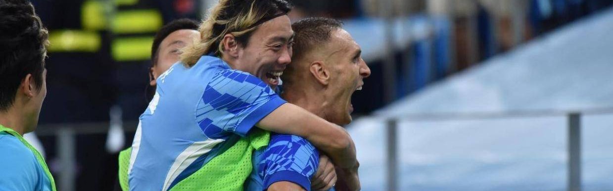 国足好消息！前欧冠主力铁卫自荐免费完成归化，最快年底就能到位