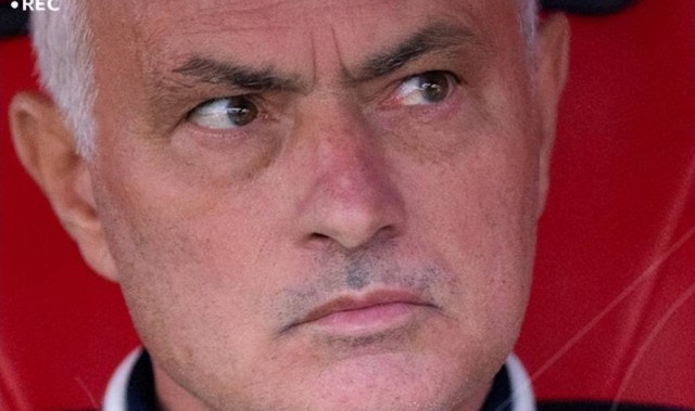 2025足坛大事件（二）：穆帅下课滕哈格再演黑色幽默，利物浦崩盘