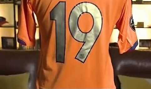 关于梅西、特里拍卖梅西2006年欧冠球衣，慈善拍卖背后的足球传奇