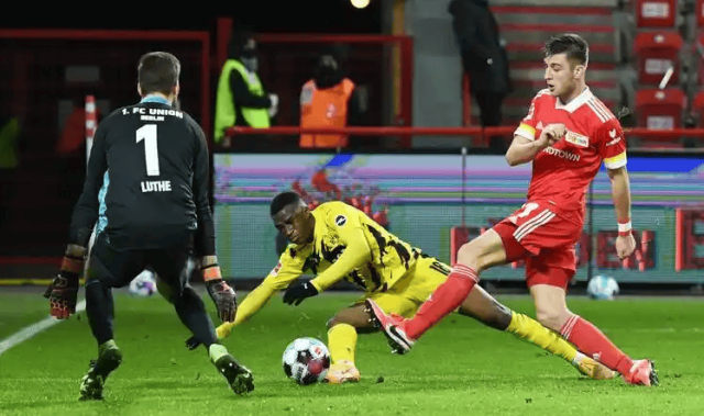 德甲卡位生死局！门兴VS斯图加特前瞻：主场低迷遇客场劲旅，黑马冲四能否破局？