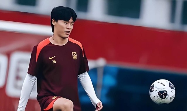 喜讯！国足22岁的主力左后卫冬窗以180万转会费，加盟德甲狼堡队